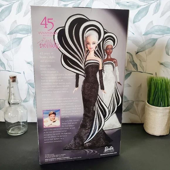 BARBIE | 45th Anniversary by Bob Mackie NWT/NIB - Picture 5 of 6